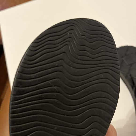 Black Leather reef flip flops Women Size 7 - Picture 5 of 7